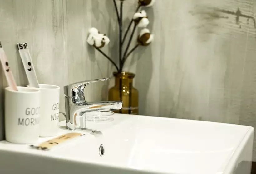 Aamiaismajoitus (B&B) Zero Five One Seven Inn