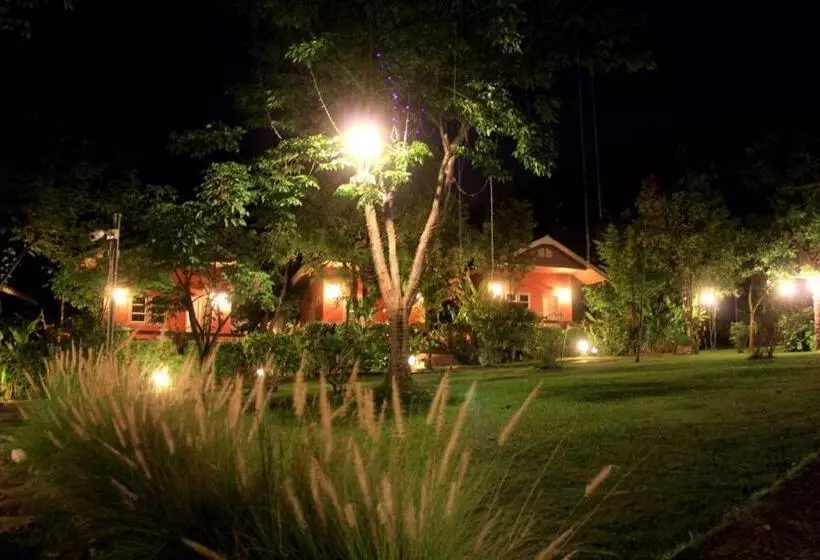 ホテル Baan Suan Rojjana