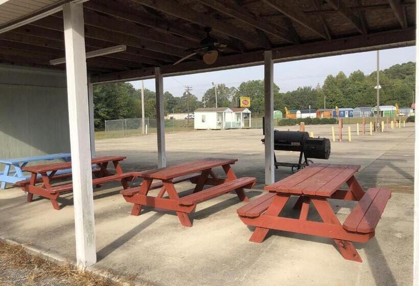 モーテル Weiss Lake Lodge