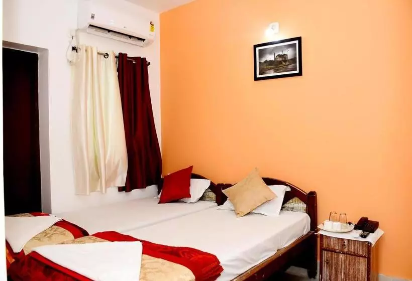 پانسیون Satiya Guest House