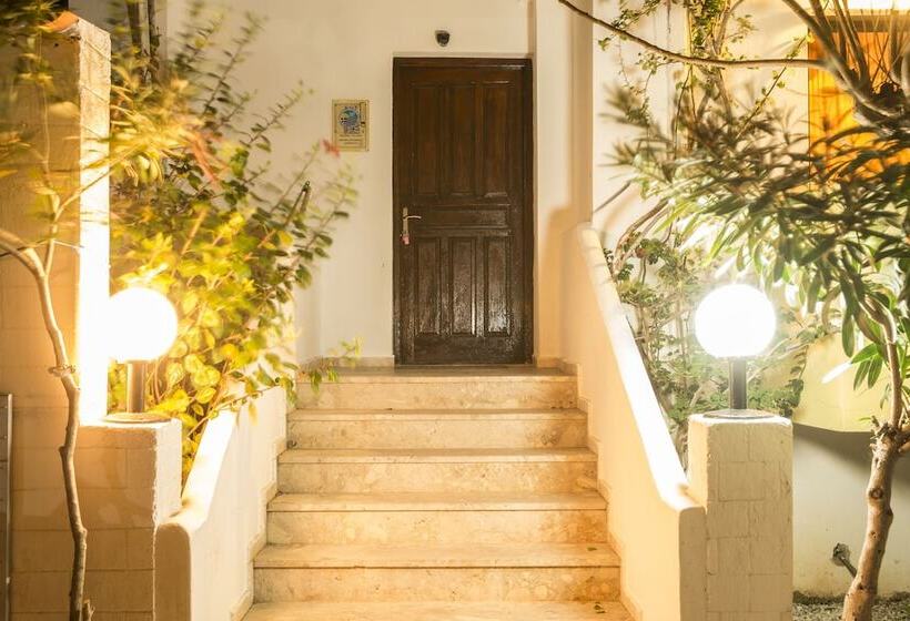 פנסיון Savas Rooms