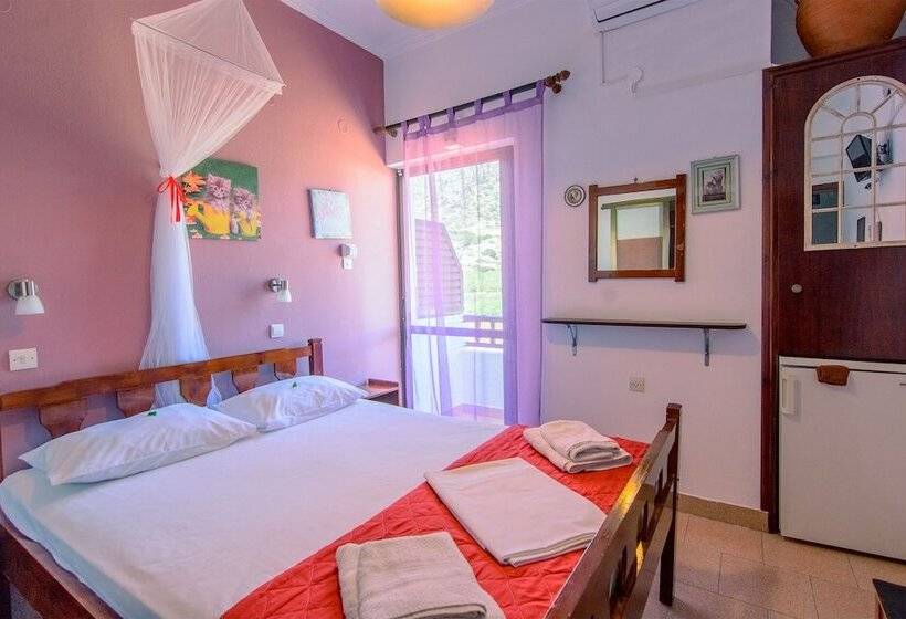 פנסיון Savas Rooms