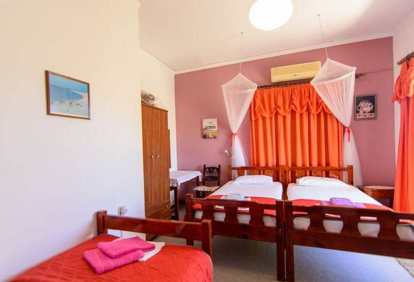 פנסיון Savas Rooms