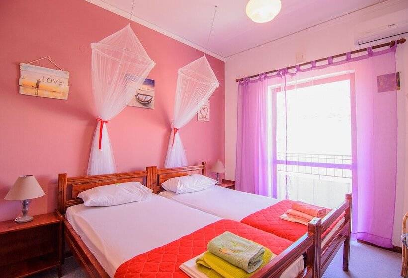 פנסיון Savas Rooms