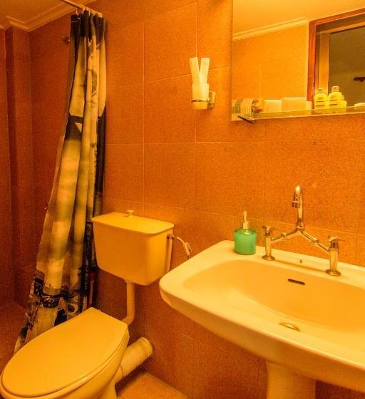 פנסיון Savas Rooms