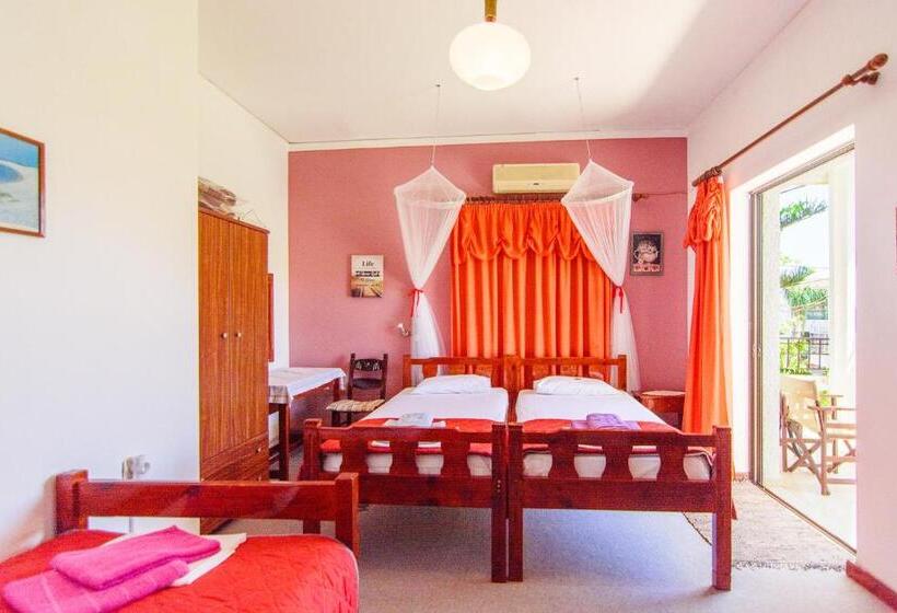 פנסיון Savas Rooms