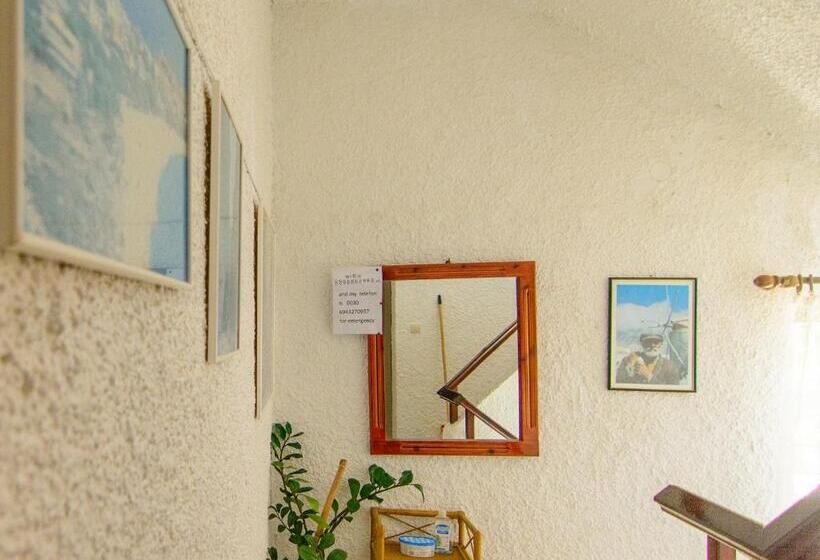 פנסיון Savas Rooms