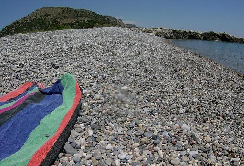 פנסיון Savas Rooms