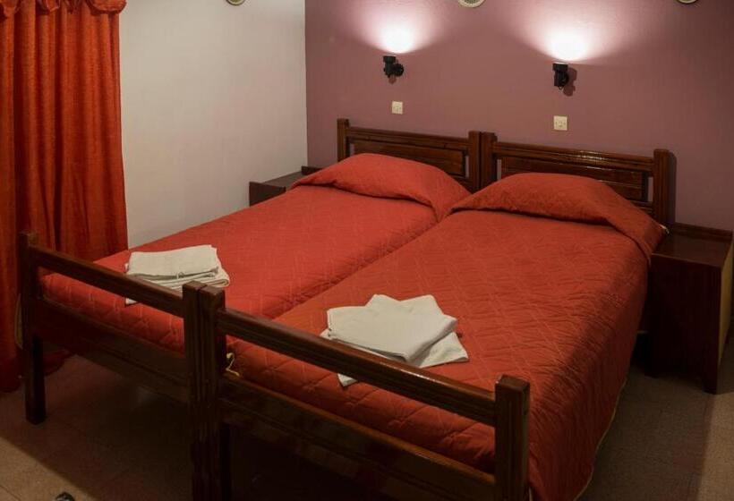 פנסיון Savas Rooms