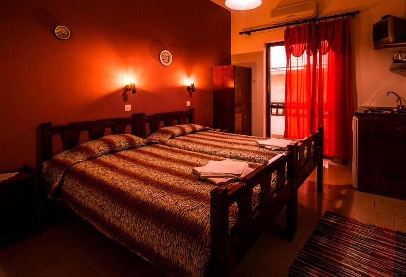 פנסיון Savas Rooms