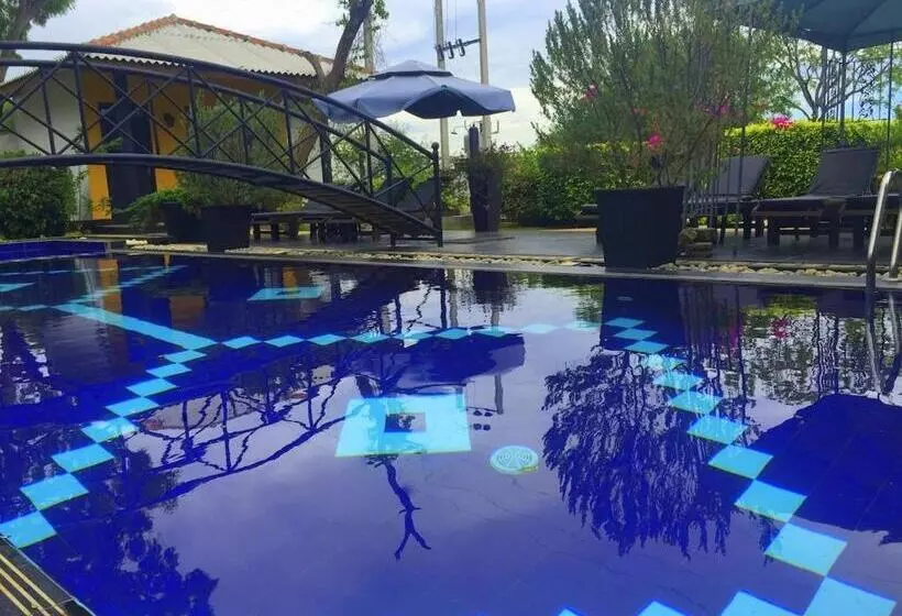 Flower Garden Lake Resort