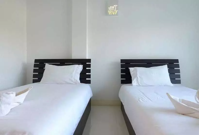 Hotelli R J House Resort