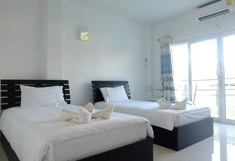 Hotelli R J House Resort