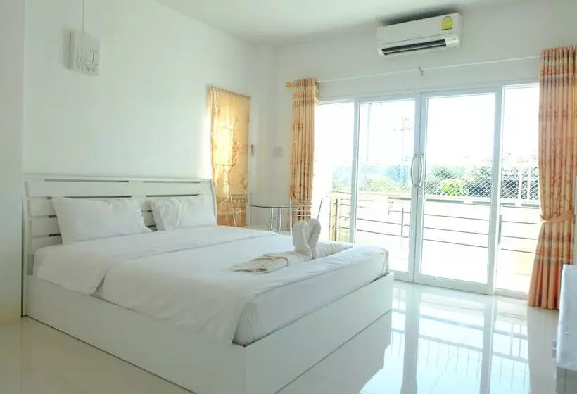 Hotelli R J House Resort