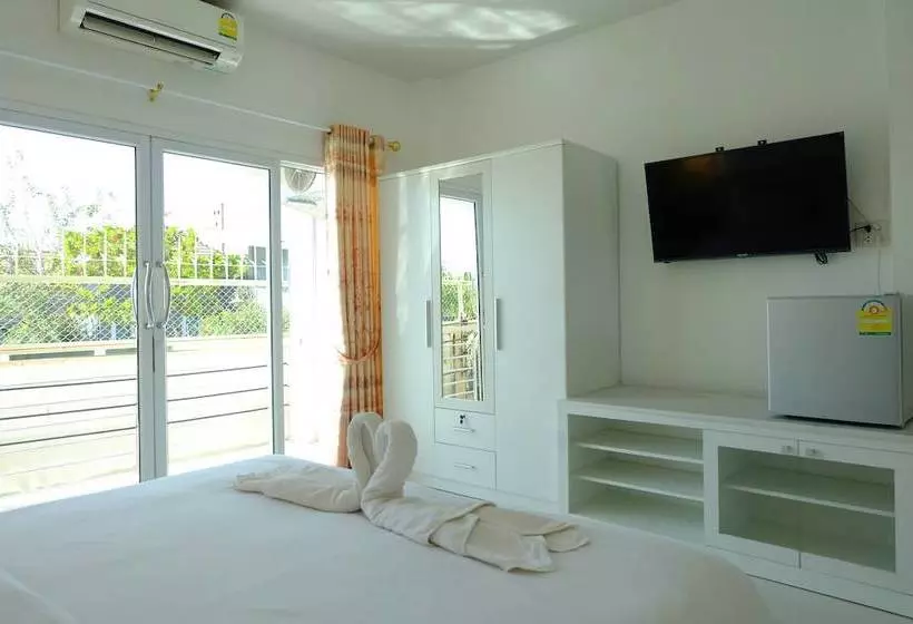 Hotelli R J House Resort