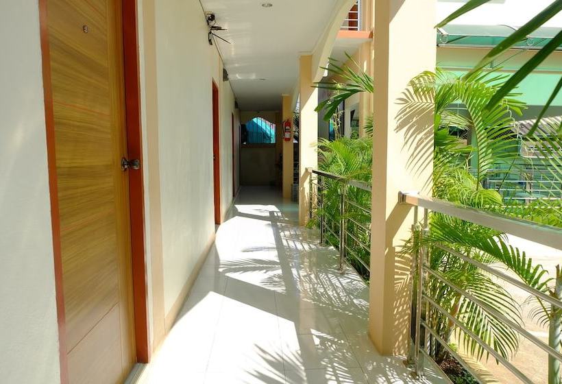 فندق R J House Resort