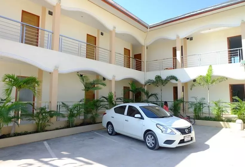 Hotelli R J House Resort