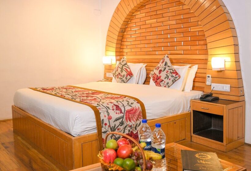 هتل Royal Comfort Regency