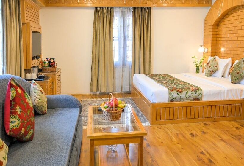 هتل Royal Comfort Regency