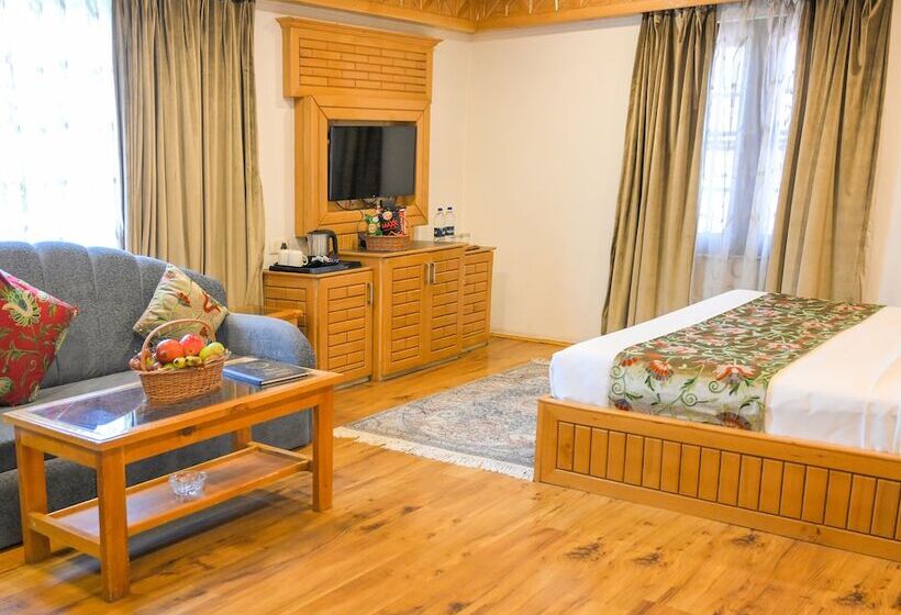 هتل Royal Comfort Regency