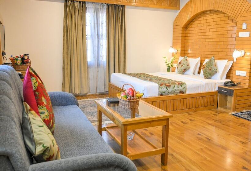 هتل Royal Comfort Regency