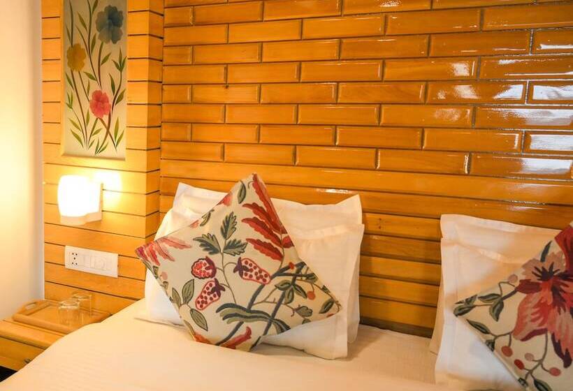 هتل Royal Comfort Regency