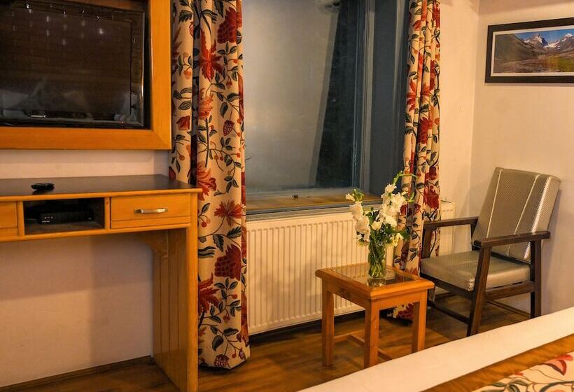 هتل Royal Comfort Regency