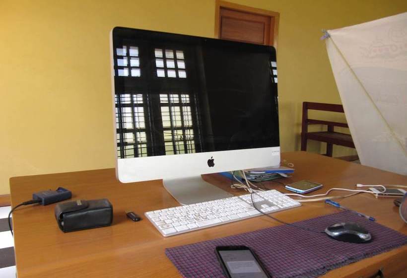 Lux Pillow Hostel   City Centre