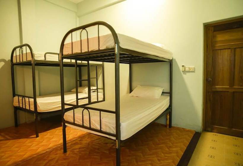 Lux Pillow Hostel   City Centre