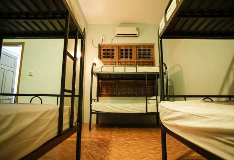 Lux Pillow Hostel   City Centre