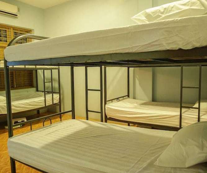 Lux Pillow Hostel   City Centre