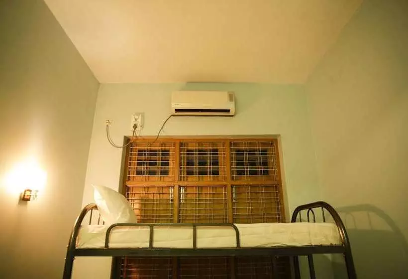 Lux Pillow Hostel   City Centre