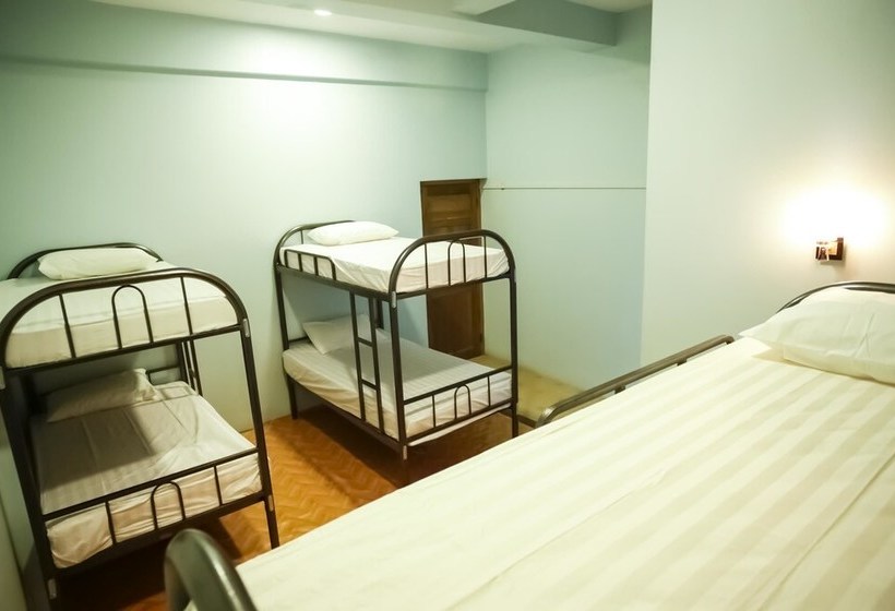 Lux Pillow Hostel   City Centre