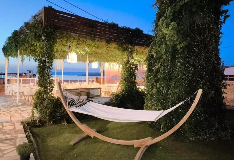 پانسیون The Coast