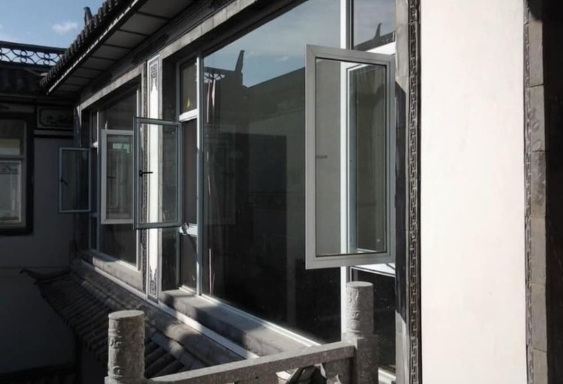 Pensió Dali 5060 Hostel