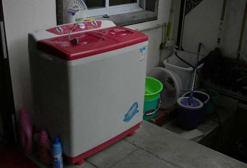 Pensió Dali 5060 Hostel