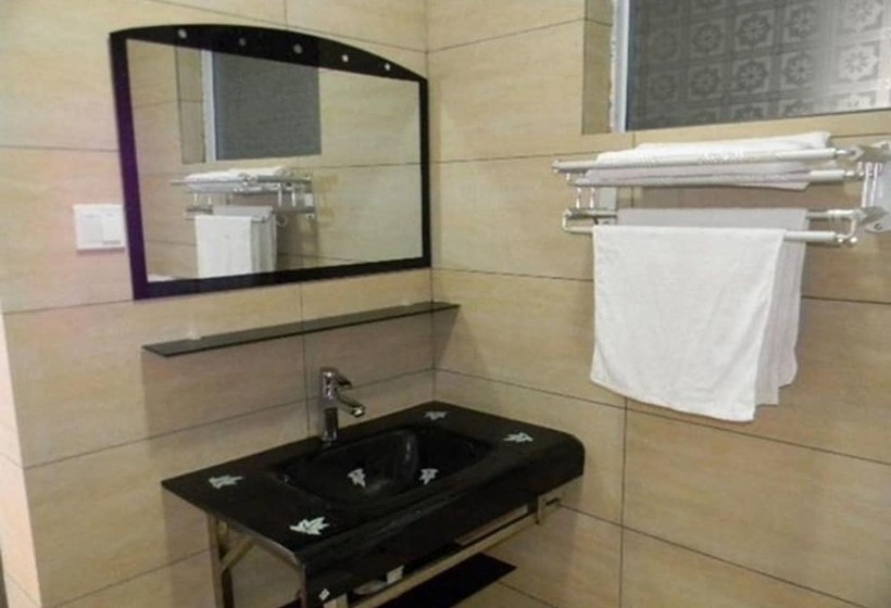 Pensió Dali 5060 Hostel