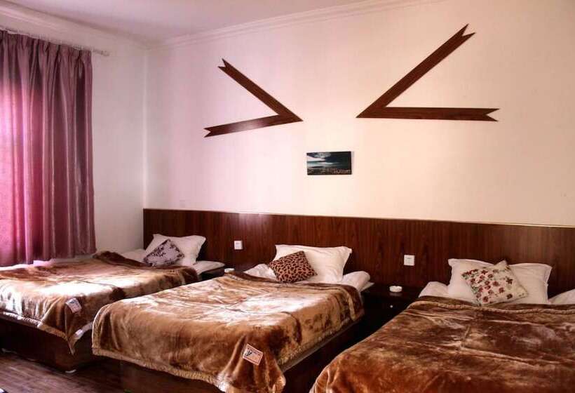 Pensió Dali 5060 Hostel