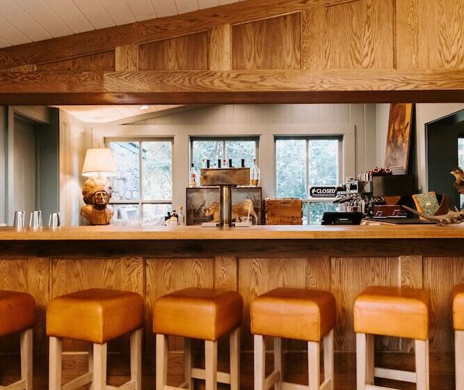 فندق فئة نجمة واحدة Highlander Mountain House