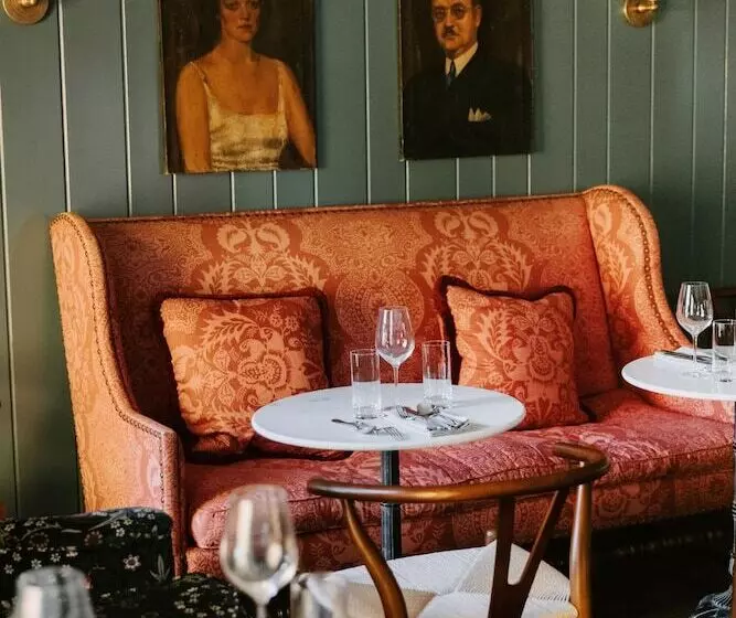 مسافرخانه Highlander Mountain House