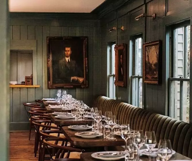 مسافرخانه Highlander Mountain House