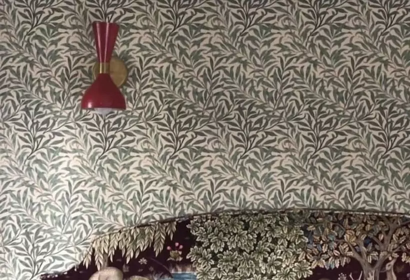 مسافرخانه Highlander Mountain House