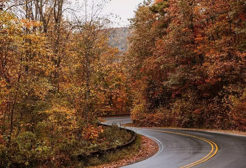 مسافرخانه Highlander Mountain House