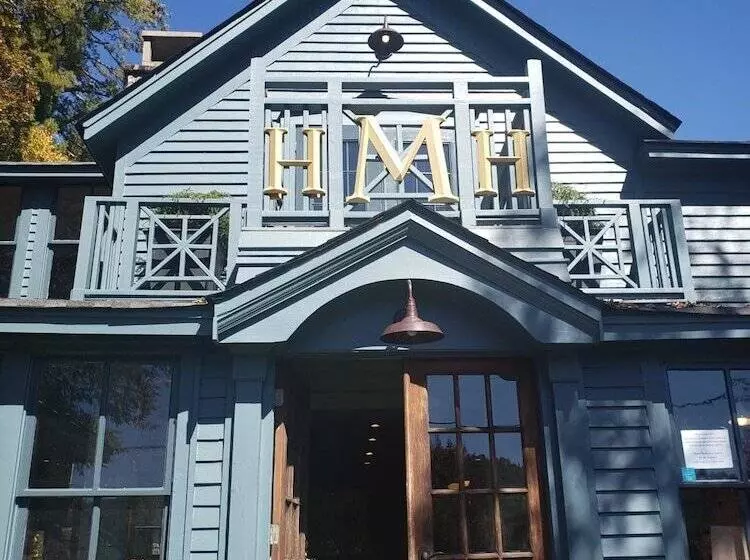 مسافرخانه Highlander Mountain House