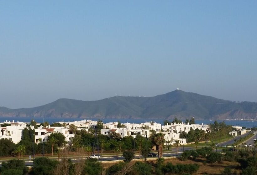 Отель Hôtel Tamuda Beach