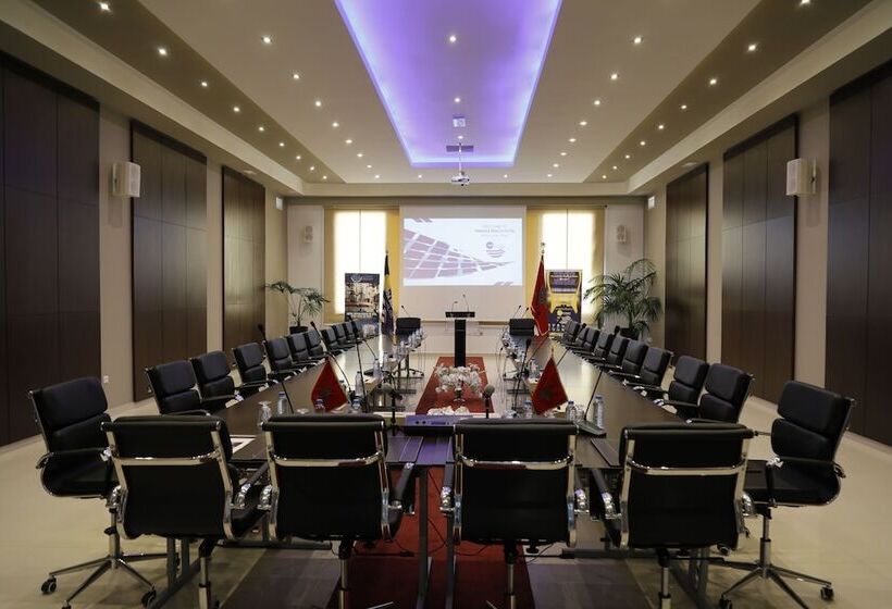 Отель Hôtel Tamuda Beach