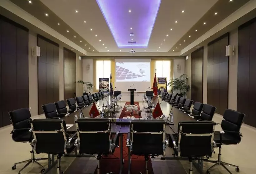 Hotelli Hôtel Tamuda Beach