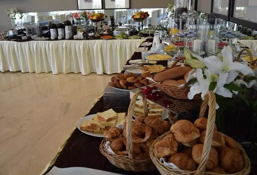 Hotelli Hôtel Tamuda Beach