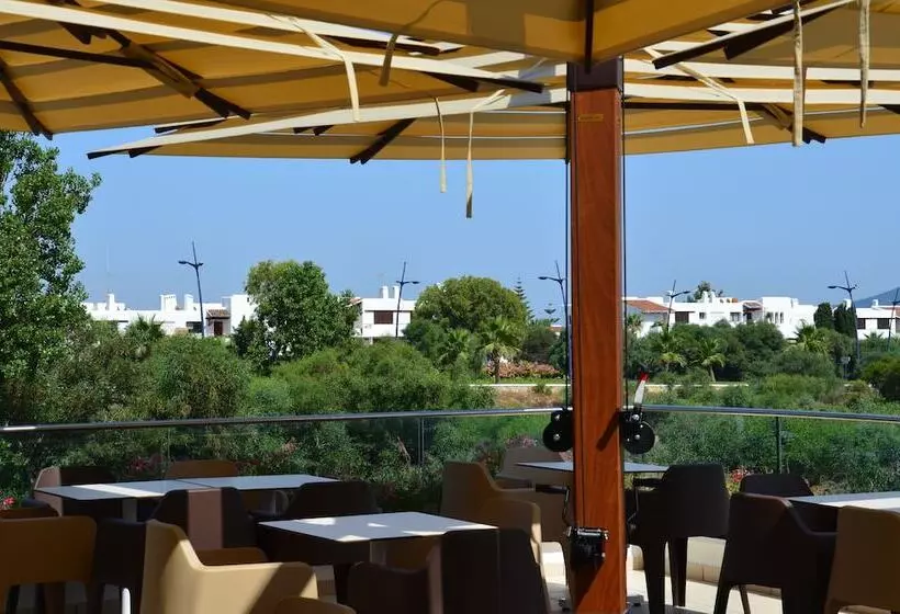 Hotelli Hôtel Tamuda Beach