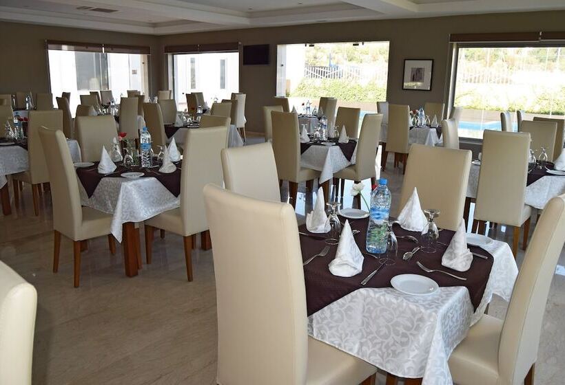 Отель Hôtel Tamuda Beach